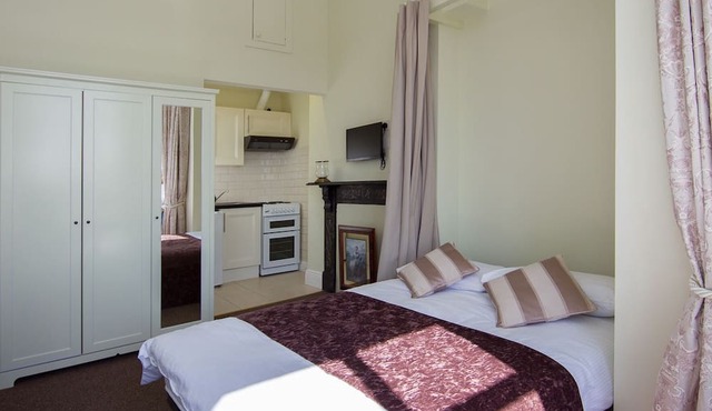 Studio with a view over Dublin, walking distance to city & Dublin Zoo 10 min