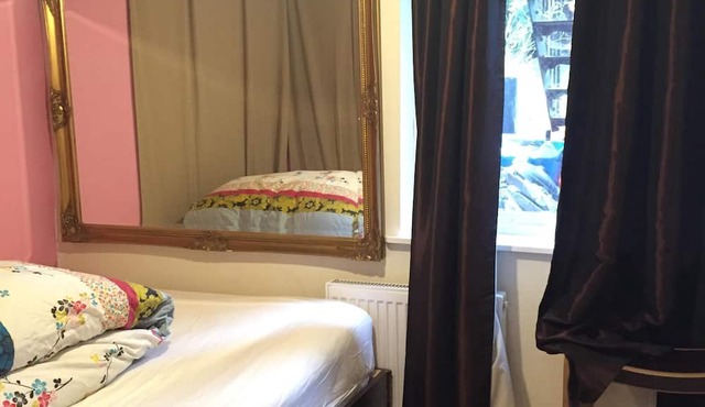 London: Self catering apartment 10 minutes to central London.