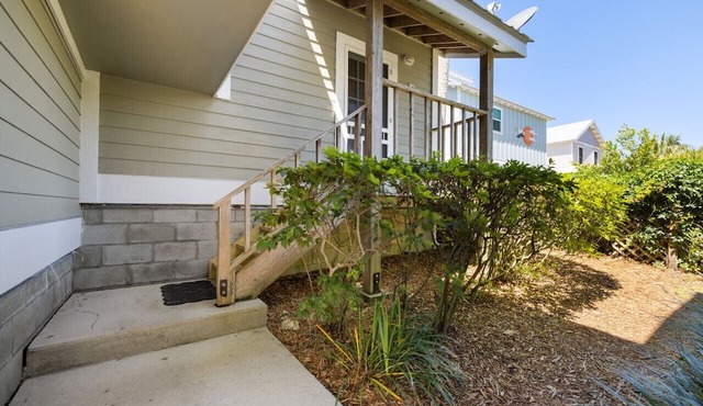 Serenity by the Sea at Whitman Point. Gulf front and Screened Porches in Cedar Key