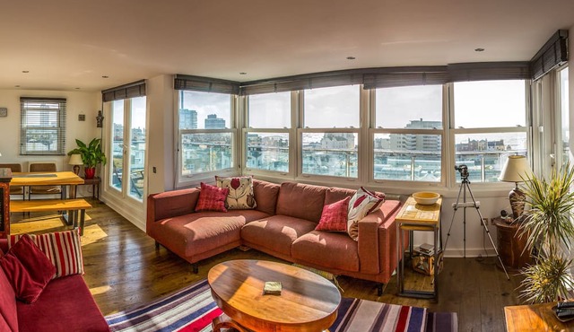 Central Sea View Penthouse with Private Roof Terraces