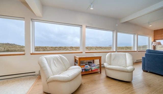 Beachfront Home, on the Sand and Pet Friendly! in Pacific City