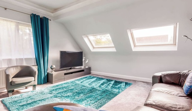 5 bedroom accommodation in Poole