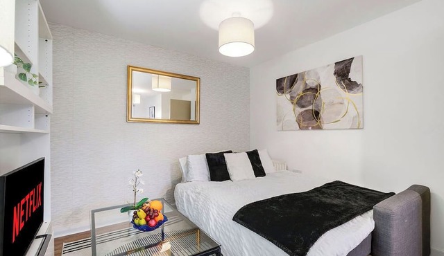 Central 1BR Full Bath near Farringdon for 4