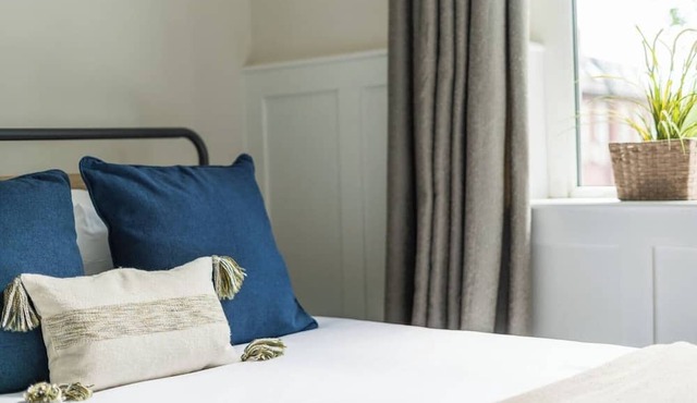 2-Bedroom Close to City Centre - Sleeps 6