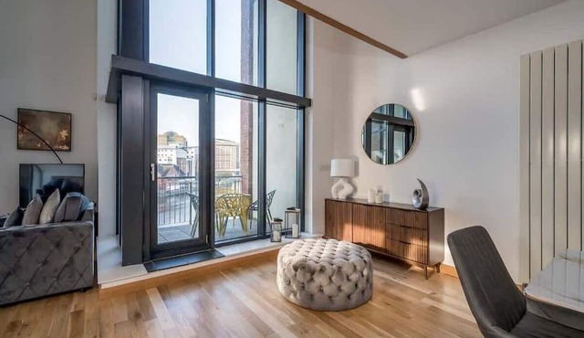 5-bedroom apartment with river views - Goliath