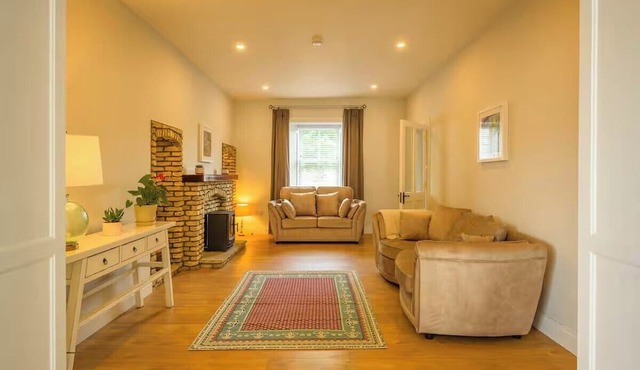 The Stone House Sleeps 10 with Parking