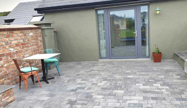 Spacious apartment in Lahinch. 10 minute walk to the promenade and golf club.
