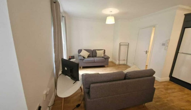 Spacious Bright Modern Apt With Garden