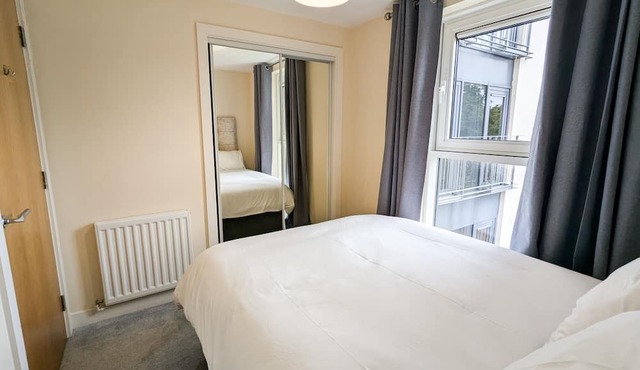 Parkgate 2 bed, private parking, Rosyth M90
