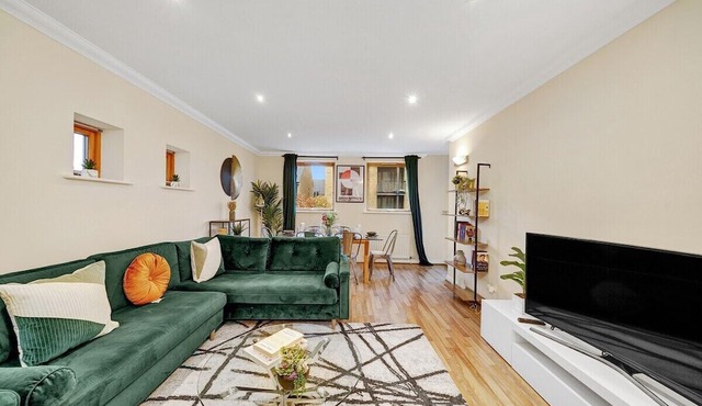 January Sale!2bed riverside flat near Canary Wharf