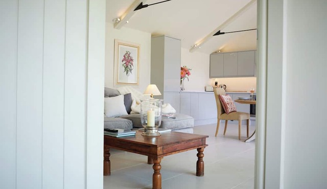 Ultimate romantic retreat, close to beach & walkable pub
