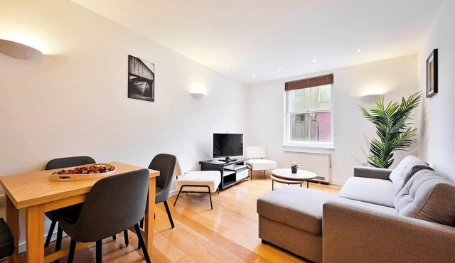 Lovely 2 BED Tower Bridge Apartment Sleeps 6