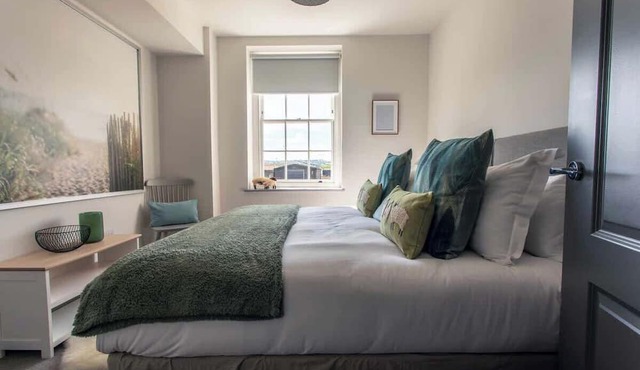 Stylish Bath Apartment near Roman Baths & Spa