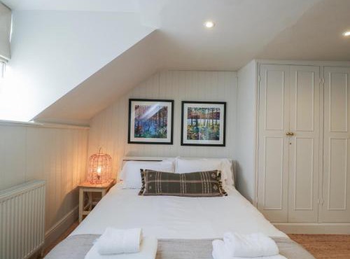 Cotswold House