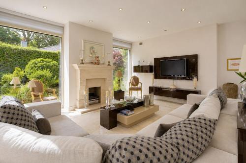 Stylish 3BR Home Wiz Private Garden & Parking