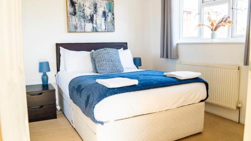 2BR Pet Friendly House near Cardiff Bay City Centre and Stadium with 2 Parking Spaces and Garden