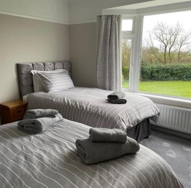 Blaines Hill Farm Cottage with Hot Tub