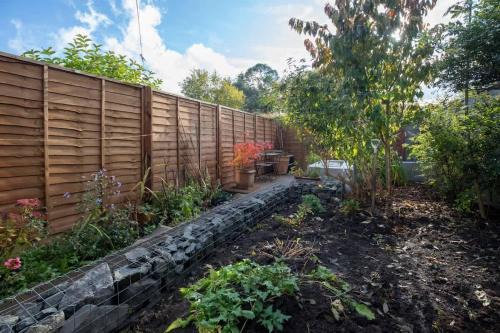 Garden, Driveway, Private, Nr Windsor & Great Park