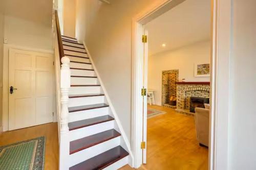 The Stone House Sleeps 10 with Parking