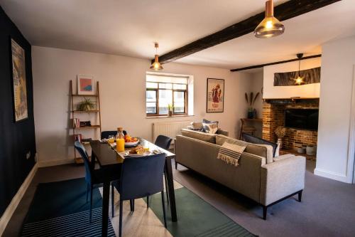 Grade II Listed Flint Cottage Sleeps 4