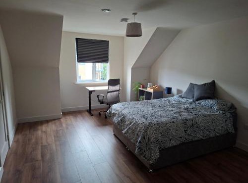 Spacious ensuite bedroom