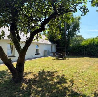 Ballyhist Cottage, superb 2 bedroom Farm Cottage