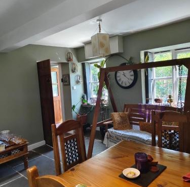 Tranquil Woodland Cottage by river Wye