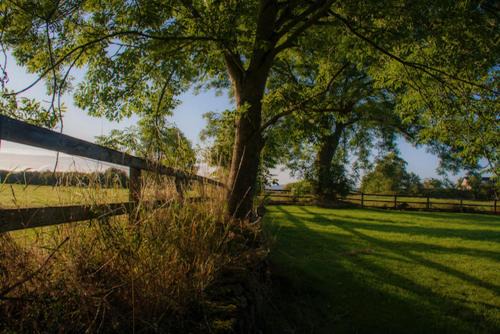 Historic Stone Cottage at Legan Castle Farmhouse with Hot Tub