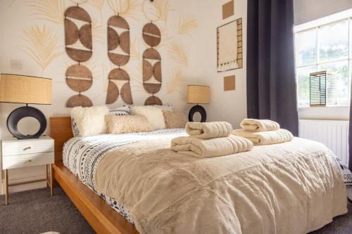 Unique By Monique Docks Doorstep Sleeps 3
