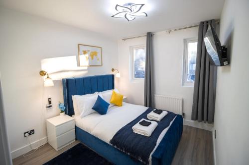Modern 4-Bedroom Family Home with Garden & Complimentary Parking