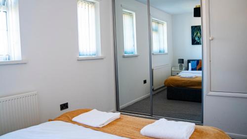 3BR House Near Cardiff Bay City Centre and Stadium with Free Parking