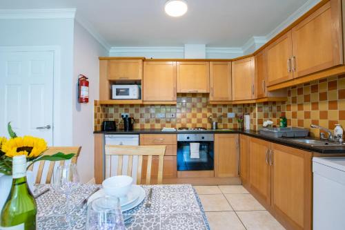 Central Limerick Stay - Spacious 4 Bedroom Apt