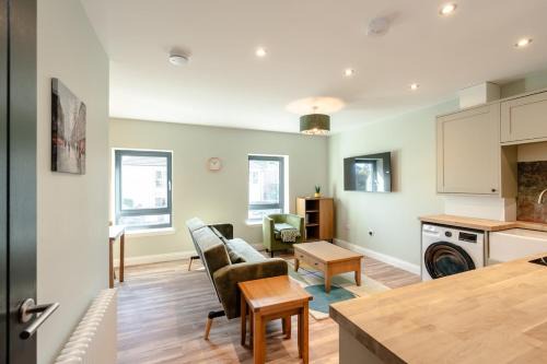 Stunning upper villa stay in the City!