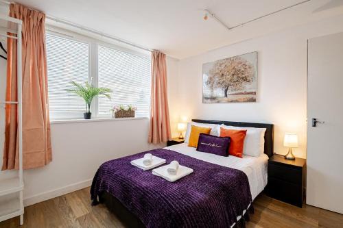 Modern Apartment overlooking Andover High Street