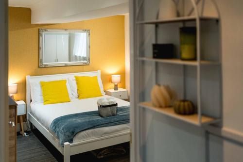 Swiss Cottage Hideaway Sleeps 8 Regents Park