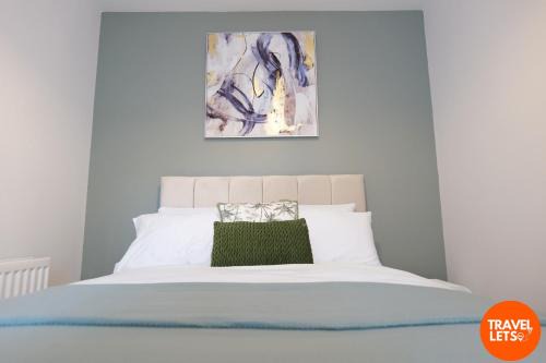 4 Bedroom House By Travel Lets Short Term Rental Agency In Derry City Centre With Free Parking