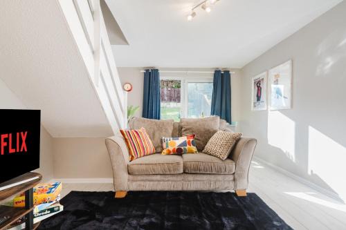Quiet & Stylish 2-Bed House with Garden & Free Parking