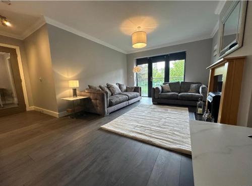 Malahide Dublin Airport Superior Large Serviced Apartment - Sleeps 6