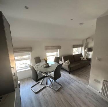 Westland Suites - Stylish, Modern, Elegant, Central Apartments