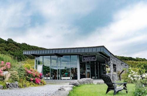 Matthews Traditional Holiday Cottage by Trident Holiday Homes